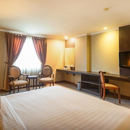 Olympic Hotel Jakarta Exterior photo