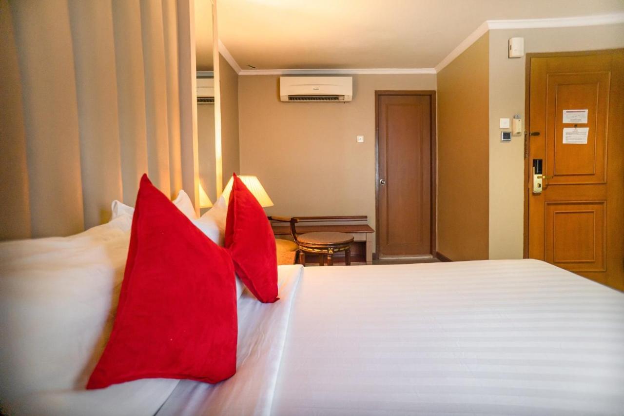 Olympic Hotel Jakarta Exterior photo