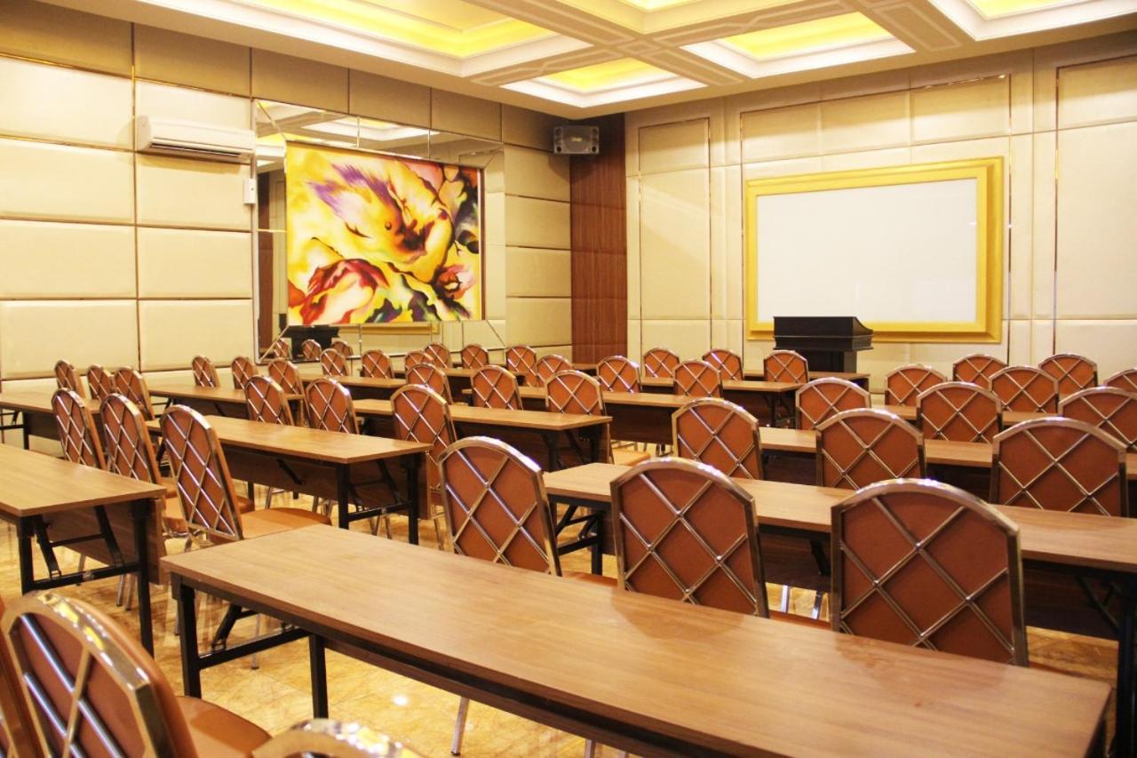Olympic Hotel Jakarta Exterior photo