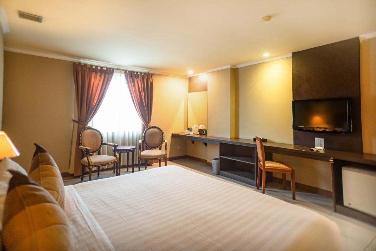 Olympic Hotel Jakarta Exterior photo