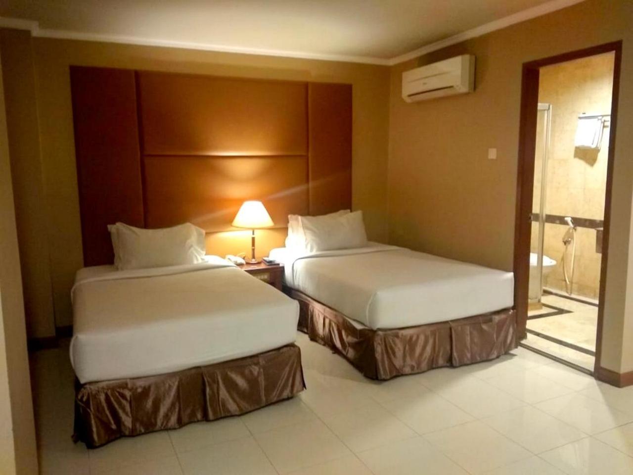 Olympic Hotel Jakarta Exterior photo