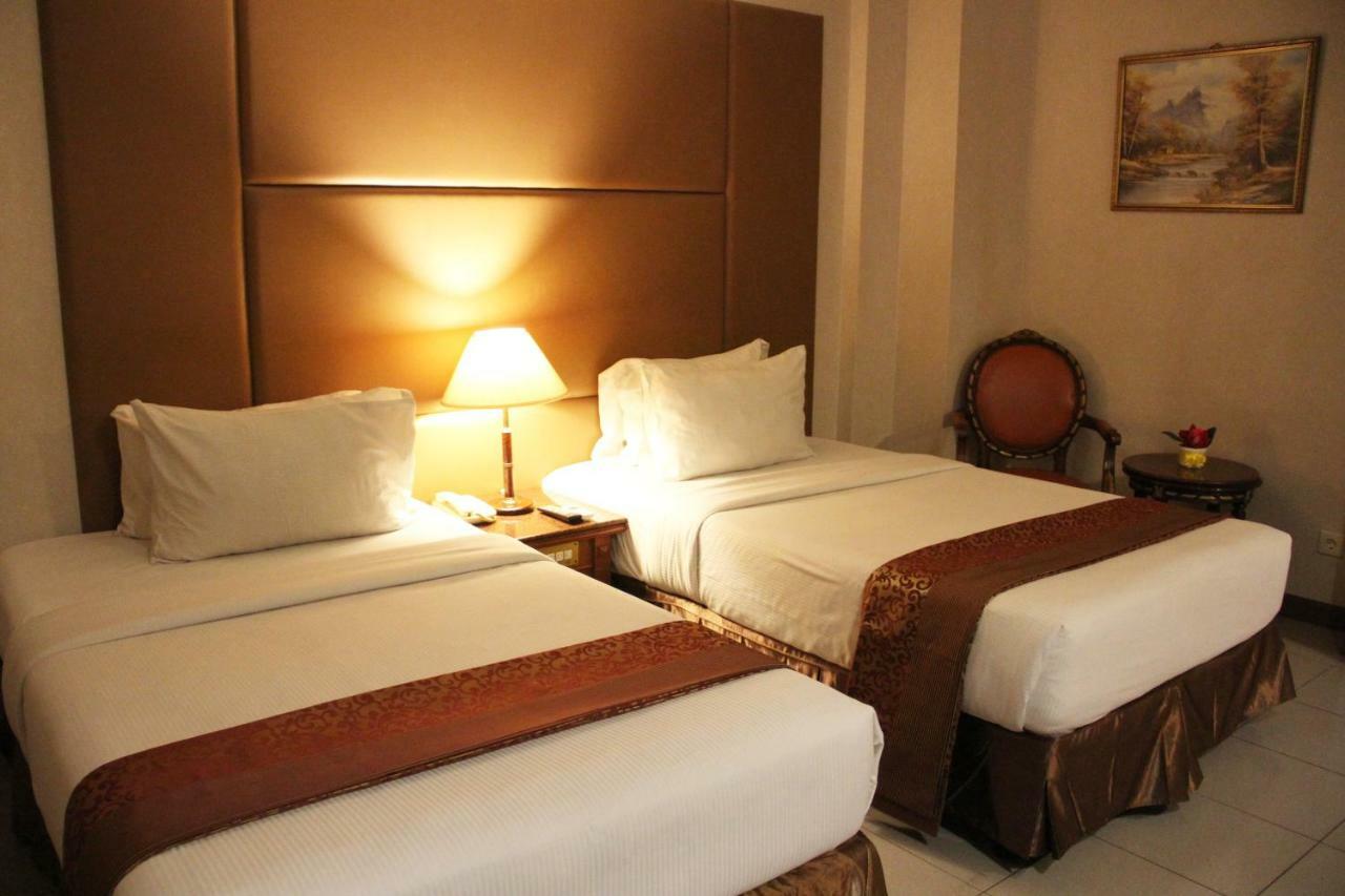 Olympic Hotel Jakarta Exterior photo